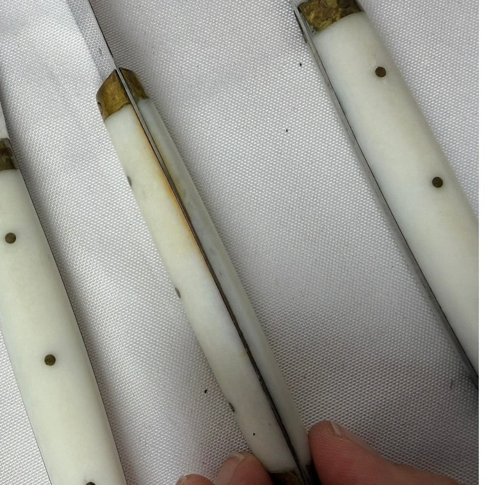 Vintage French Steak Knives Set of 4 Serrated Stainless Steel Cream Handles‎